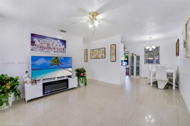 860 SE 7th Ave, Hialeah, FL 33010