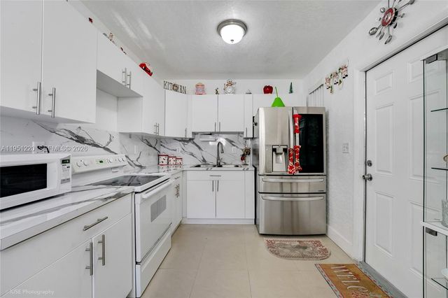 860 SE 7th Ave, Hialeah, FL 33010