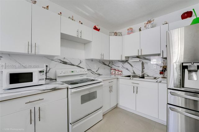 860 SE 7th Ave, Hialeah, FL 33010