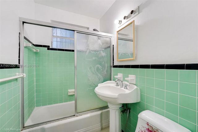 860 SE 7th Ave, Hialeah, FL 33010