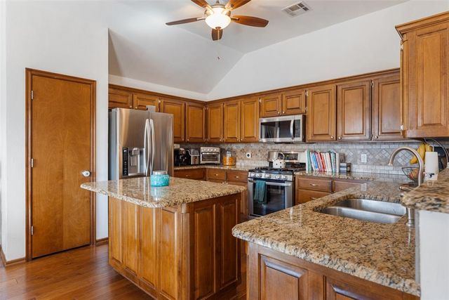 1724 Monterey Place, Edmond, OK 73013