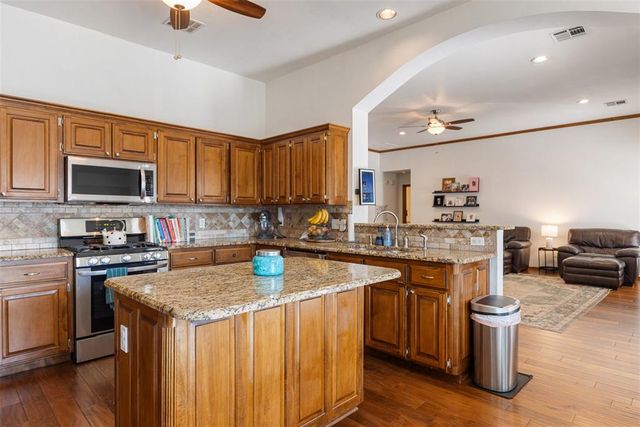 1724 Monterey Place, Edmond, OK 73013