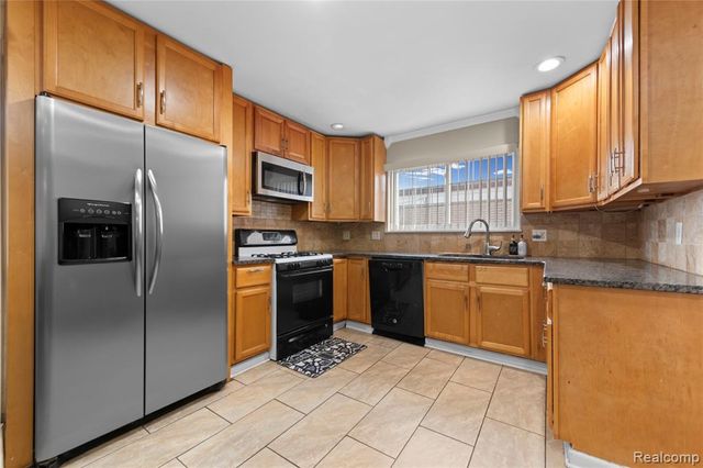 35042 Lana Lane, Sterling Heights, MI 48312