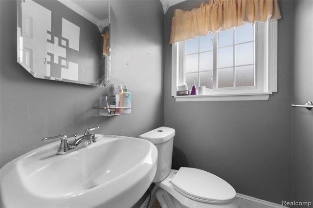 35042 Lana Lane, Sterling Heights, MI 48312