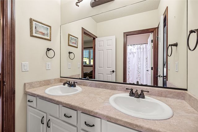 716 NE Pinnacle Court, Ankeny, IA 50021