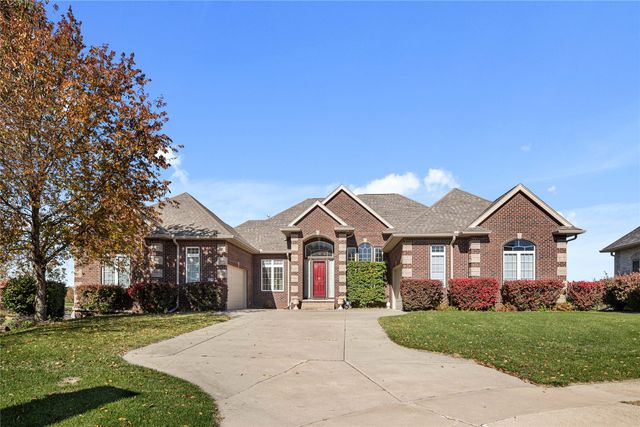 716 NE Pinnacle Court, Ankeny, IA 50021