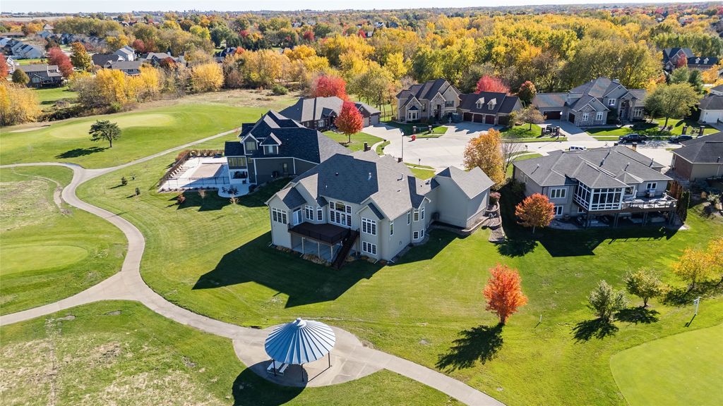 716 NE Pinnacle Court, Ankeny, IA 50021