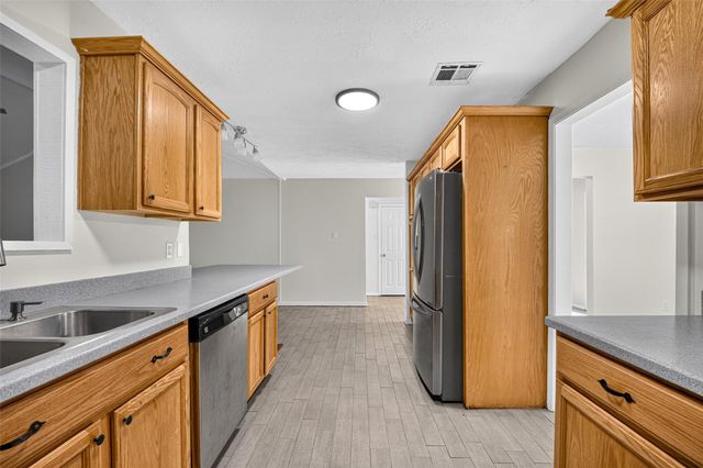 412 Westwood Drive, Friendswood, TX 77546