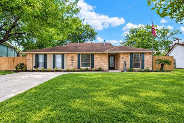 412 Westwood Drive, Friendswood, TX 77546