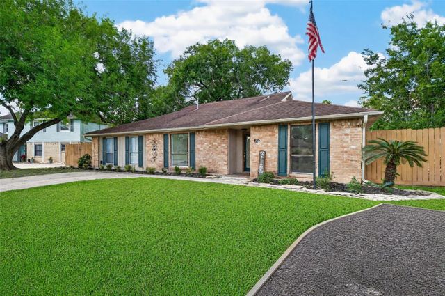 412 Westwood Drive, Friendswood, TX 77546