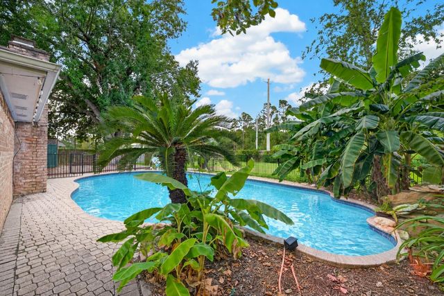 412 Westwood Drive, Friendswood, TX 77546