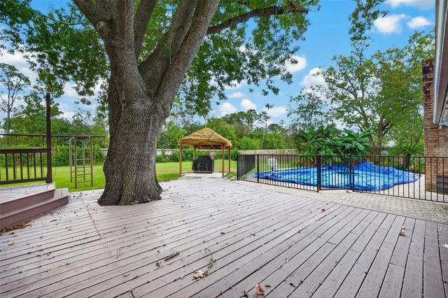 412 Westwood Drive, Friendswood, TX 77546