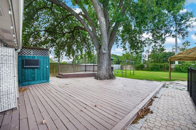 412 Westwood Drive, Friendswood, TX 77546