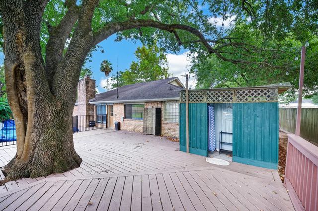 412 Westwood Drive, Friendswood, TX 77546