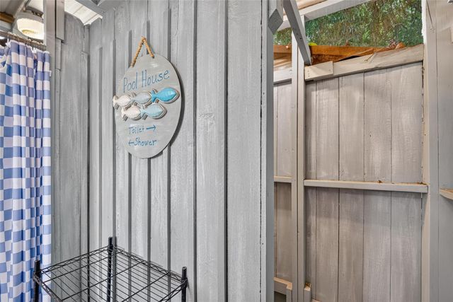 412 Westwood Drive, Friendswood, TX 77546