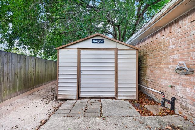 412 Westwood Drive, Friendswood, TX 77546