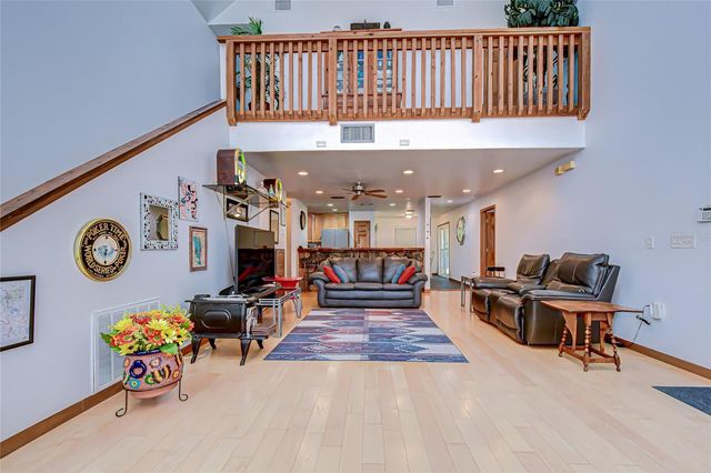 3719 MOORES LAKE ROAD, Dover, FL 33527