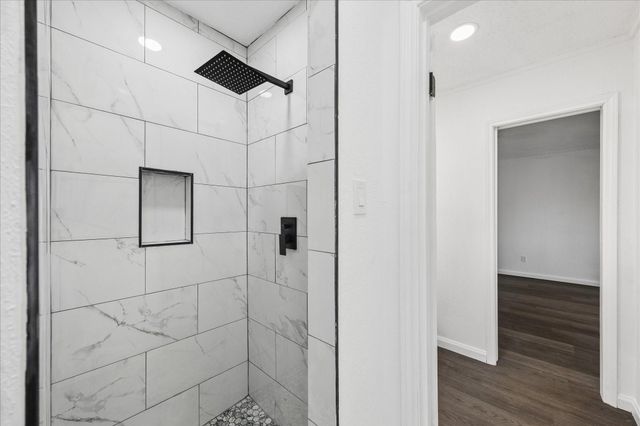 210 Weeping Oak Lane, Spring, TX 77388