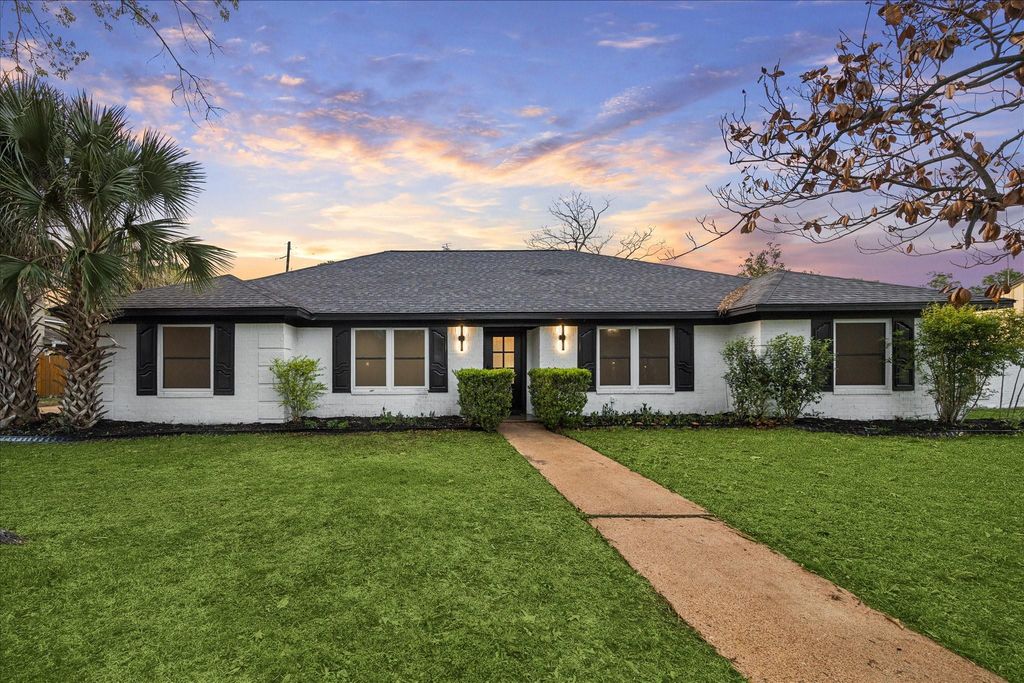 210 Weeping Oak Lane, Spring, TX 77388