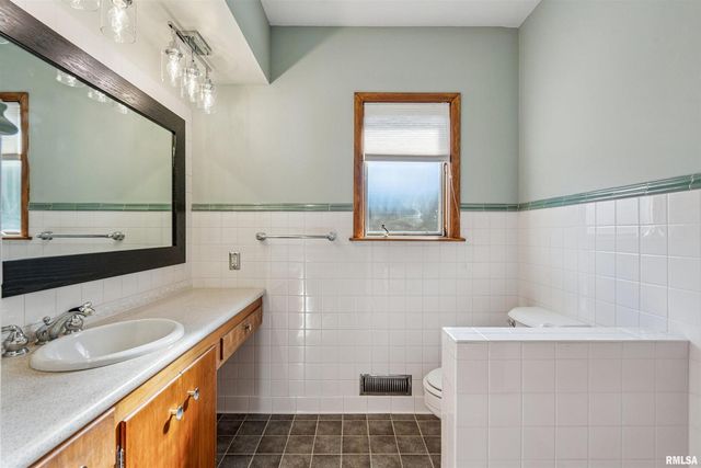 4132 Rodeo Rd Road, Davenport, IA 52806