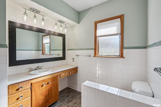 4132 Rodeo Rd Road, Davenport, IA 52806