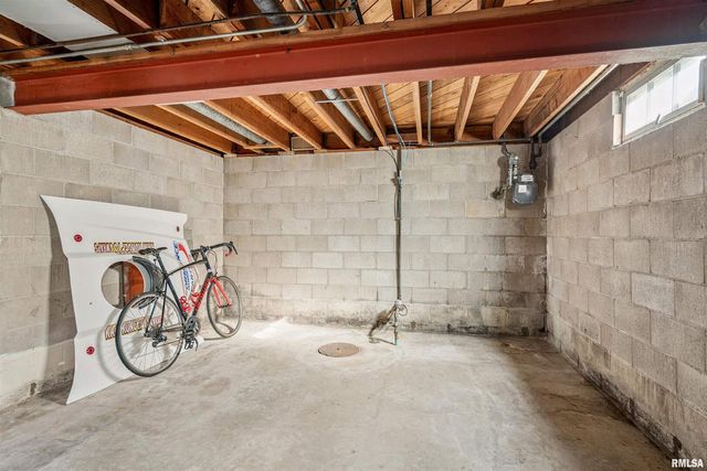 4132 Rodeo Rd Road, Davenport, IA 52806