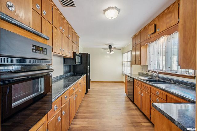 4132 Rodeo Rd Road, Davenport, IA 52806