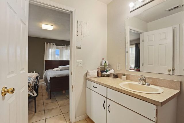 5238 E Sonora St, Stockton, CA 95215