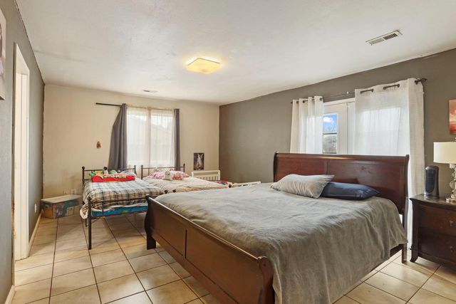 5238 E Sonora St, Stockton, CA 95215