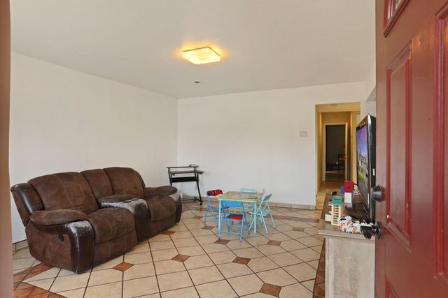 5238 E Sonora St, Stockton, CA 95215