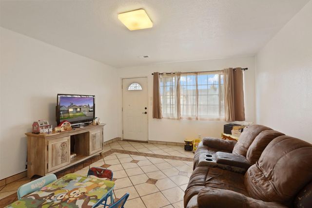 5238 E Sonora St, Stockton, CA 95215