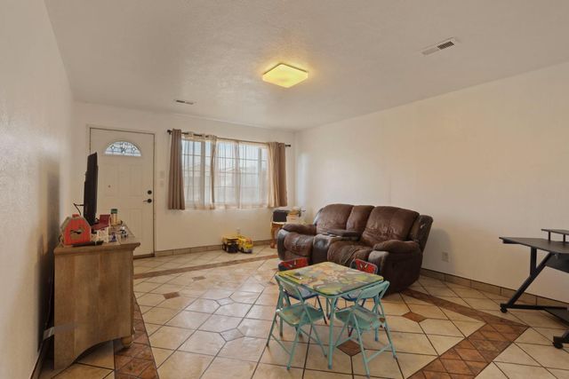 5238 E Sonora St, Stockton, CA 95215