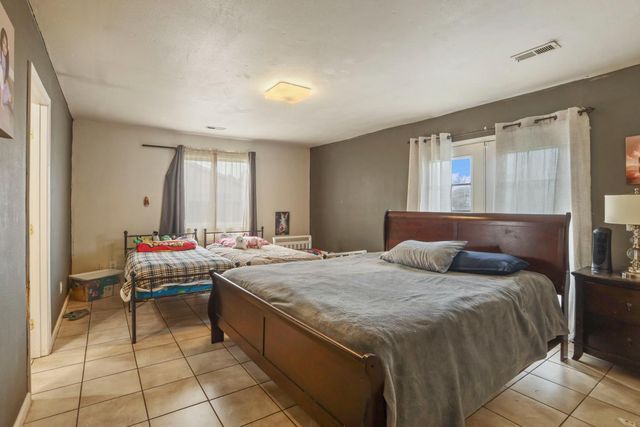 5238 E Sonora St, Stockton, CA 95215