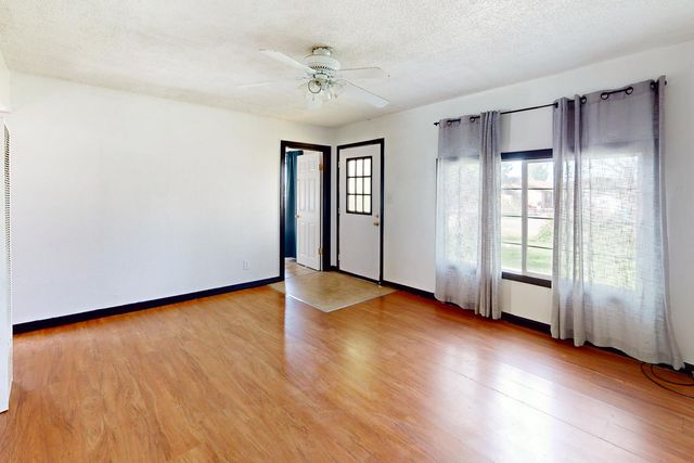 1906 Chapman Ave, Olivehurst, CA 95961