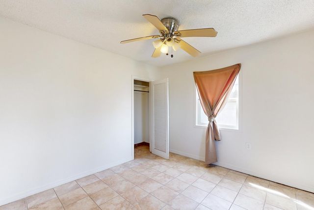 1906 Chapman Ave, Olivehurst, CA 95961