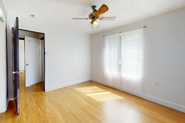 1906 Chapman Ave, Olivehurst, CA 95961