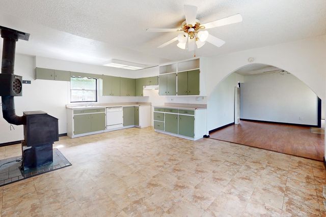 1906 Chapman Ave, Olivehurst, CA 95961