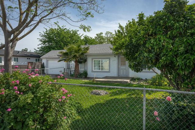 1906 Chapman Ave, Olivehurst, CA 95961