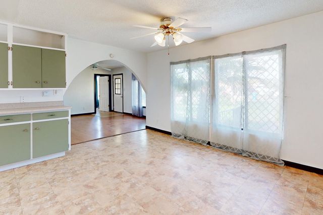 1906 Chapman Ave, Olivehurst, CA 95961