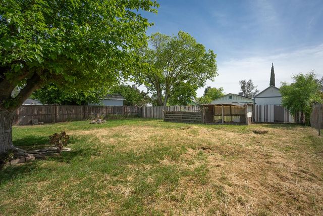 1906 Chapman Ave, Olivehurst, CA 95961