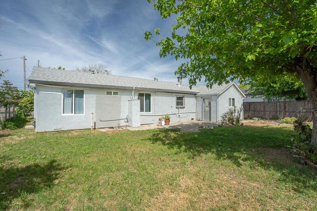 1906 Chapman Ave, Olivehurst, CA 95961