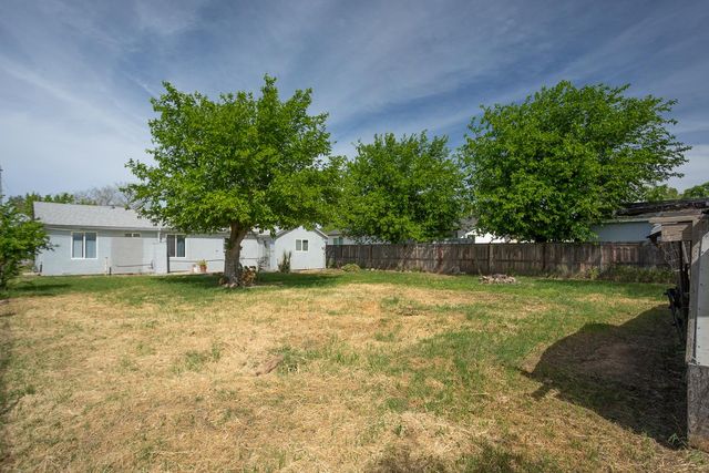 1906 Chapman Ave, Olivehurst, CA 95961