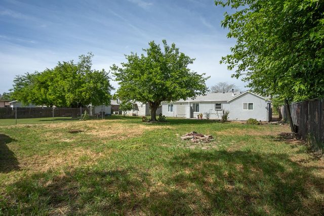 1906 Chapman Ave, Olivehurst, CA 95961