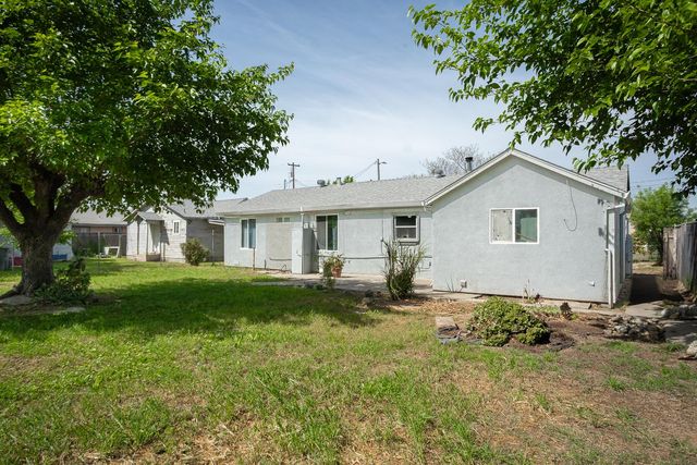 1906 Chapman Ave, Olivehurst, CA 95961