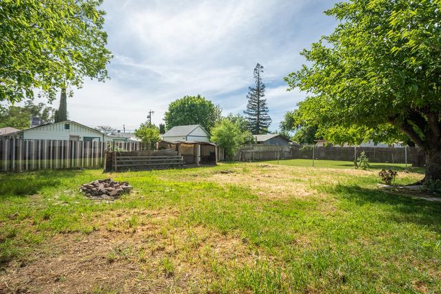 1906 Chapman Ave, Olivehurst, CA 95961