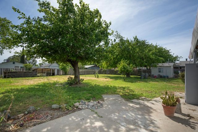 1906 Chapman Ave, Olivehurst, CA 95961