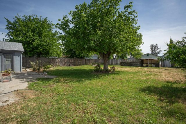 1906 Chapman Ave, Olivehurst, CA 95961
