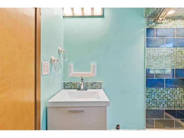 746 Bow Mountain Rd, Boulder, CO 80304