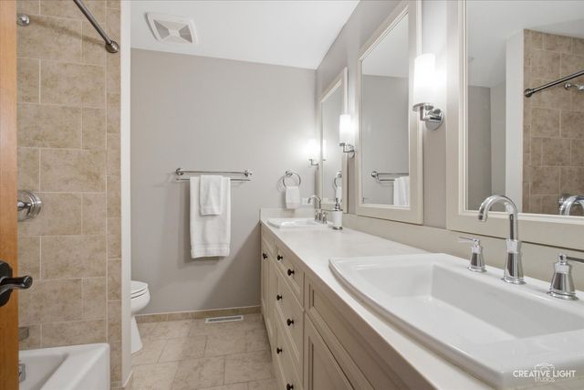 1493 Sandy Hook Street, Wheaton, IL 60189