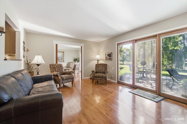 1493 Sandy Hook Street, Wheaton, IL 60189